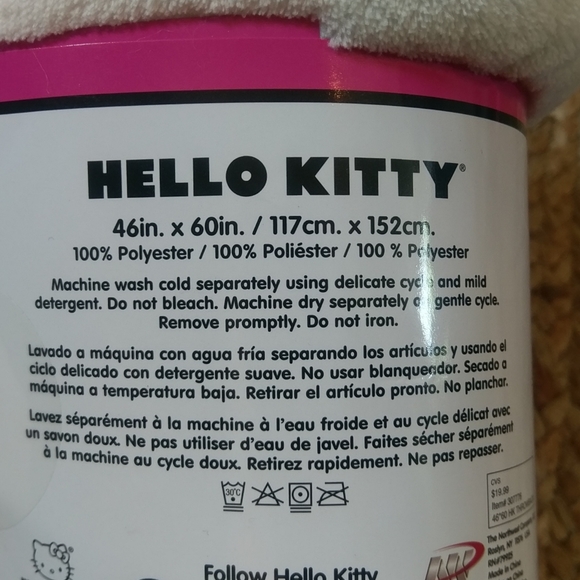 Hello Kitty Cassette Retro Plush Blanket Throw NEW - Picture 3 of 4